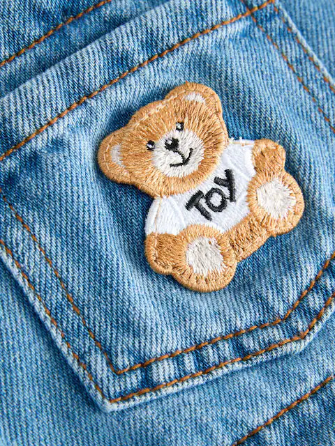 Salopette short en jean bébé avec motif ourson