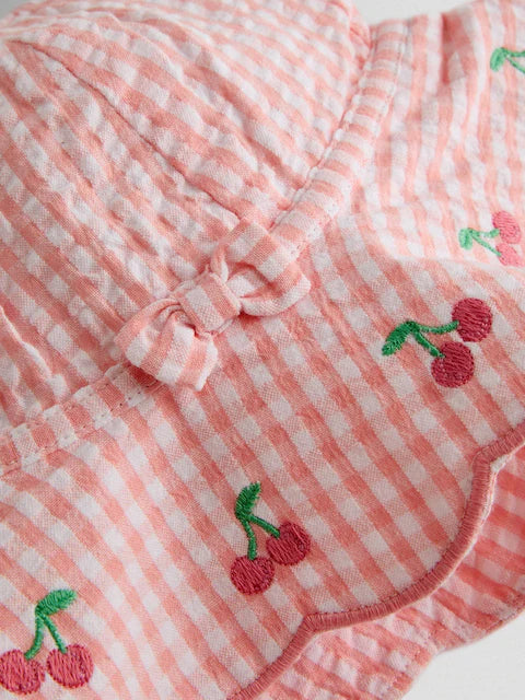 Chapeau vichy à cerises pour bébé