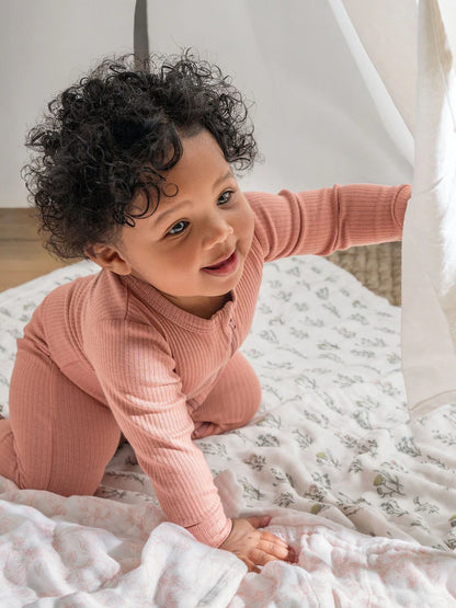 Couverture bébé à capuche – Douceur et confort au quotidien