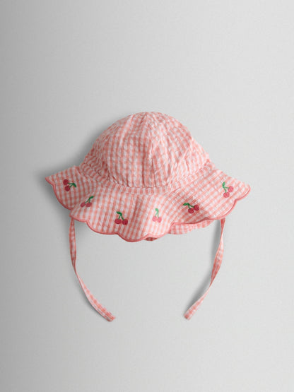 Chapeau vichy à cerises pour bébé