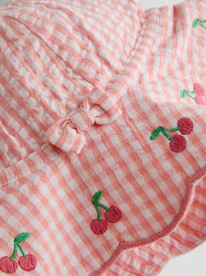 Chapeau vichy à cerises pour bébé