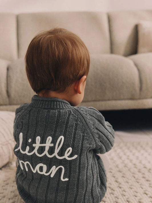 Gilet bébé en maille côtelée "Little Man" – Gris anthracite (0 mois-2 ans)