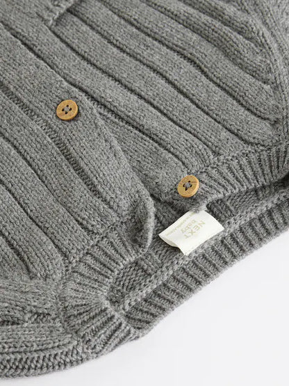 Gilet bébé en maille côtelée "Little Man" – Gris anthracite (0 mois-2 ans)