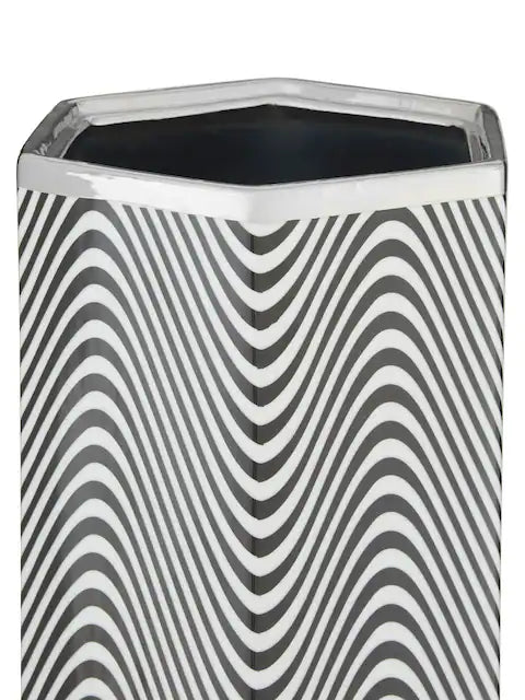 Porte-parapluie en porcelaine noir et blanc – Motif graphique ondulé