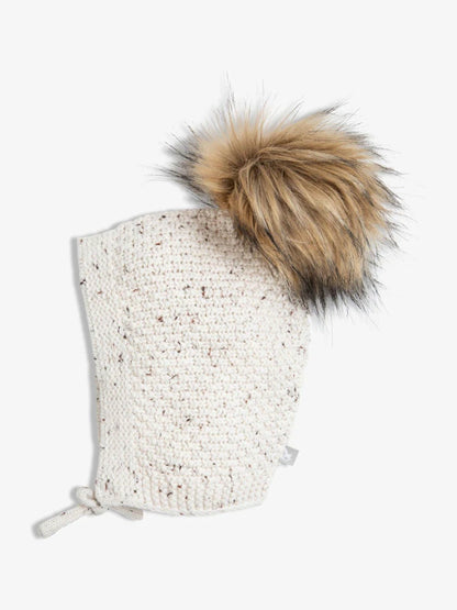 Bonnet bébé tricoté avec pompon en fausse fourrure