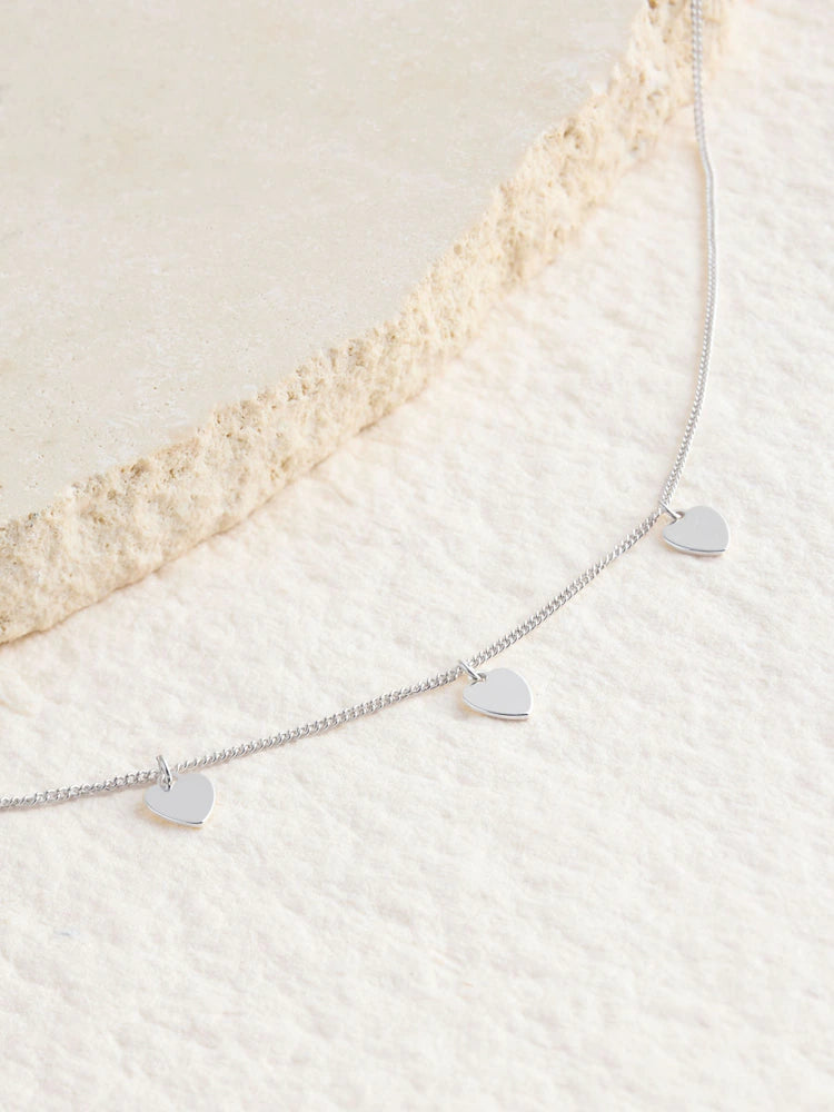 Collier fin avec pendentifs cœurs pour enfant