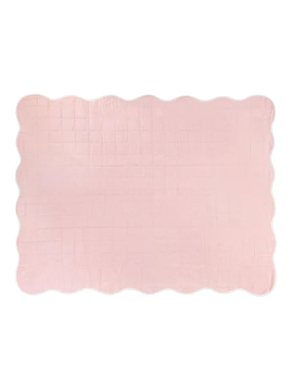 Dessus-de-lit matelassé à carreaux rose
